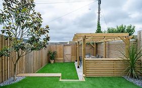 Stylish & Modern Home, Central Newquay W/Parking